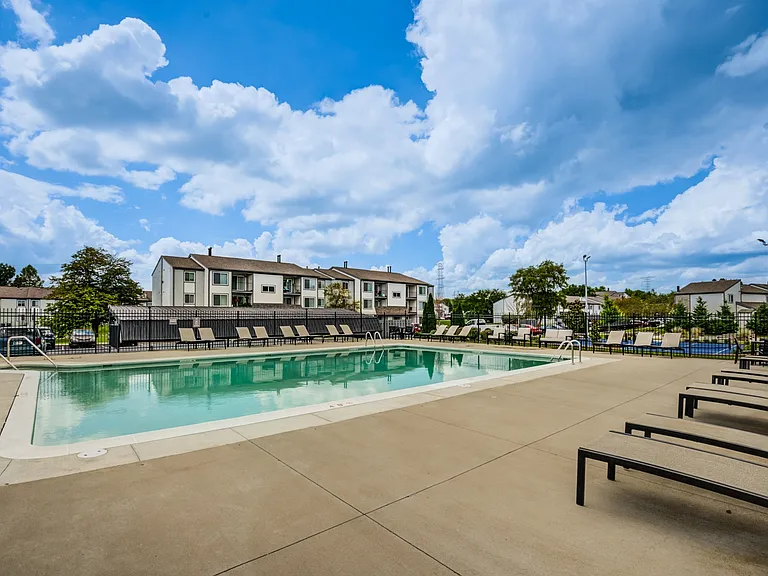 Lakeside Crossing at Eagle Creek Apartments and Townhomes — Photo 19