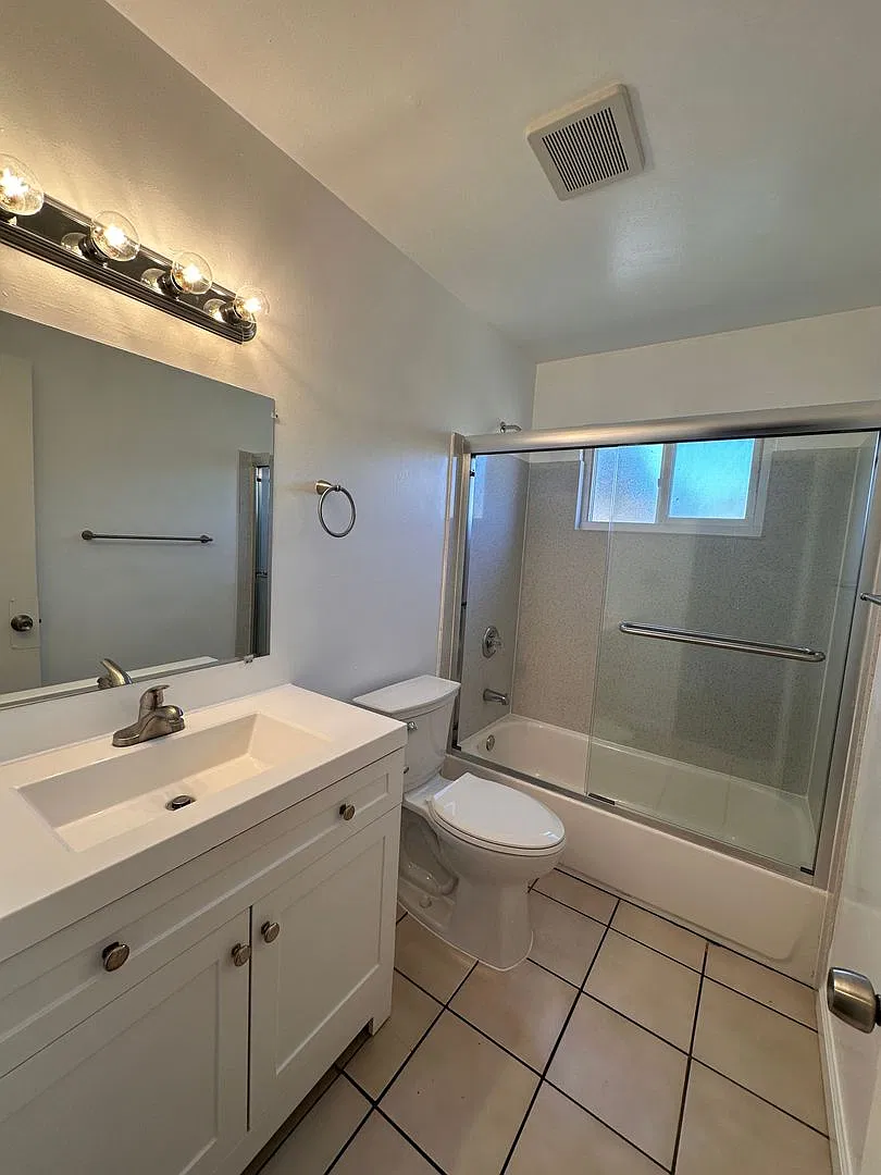 Coming Soon! Spacious 2 Bedroom 1 Bathroom — Photo 4