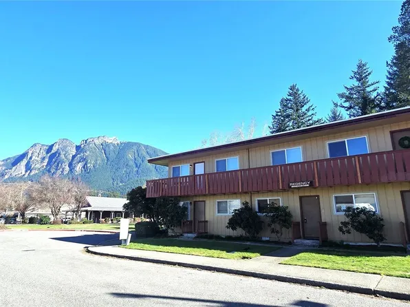 226 Cedar Ave S, North Bend, WA 98045