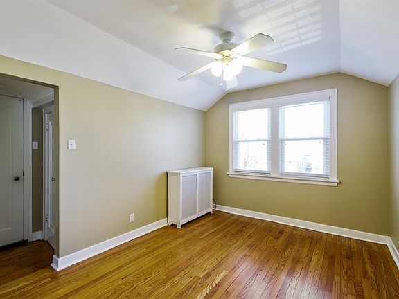 2nd image of 4917 W Balmoral Ave #2