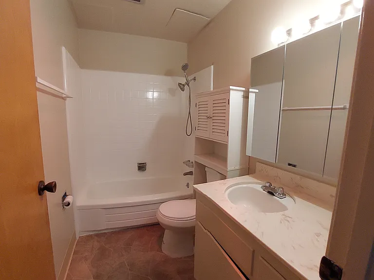 748 Oakland Avenue Apartments — Photo 28