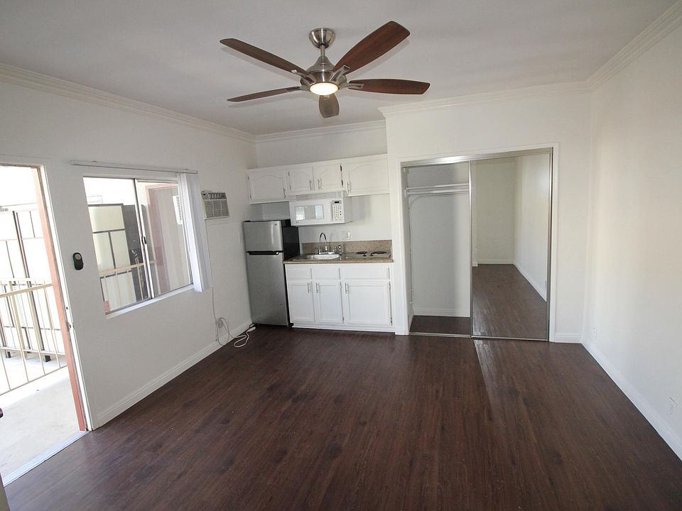 1st image of 1114 N Clark St APT 3A