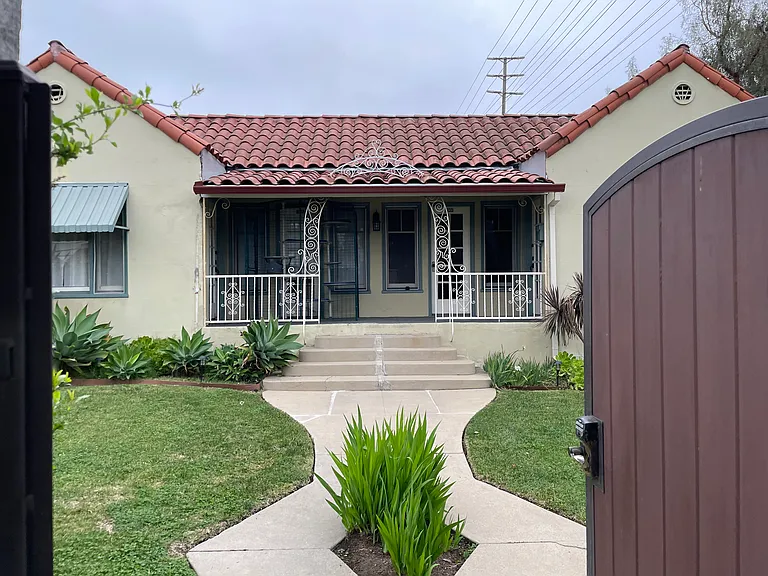 802 N Orange Grove Ave — Photo 1
