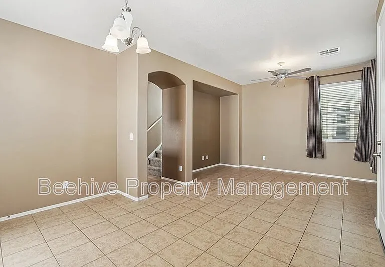 2947 N Evergreen St — Photo 3