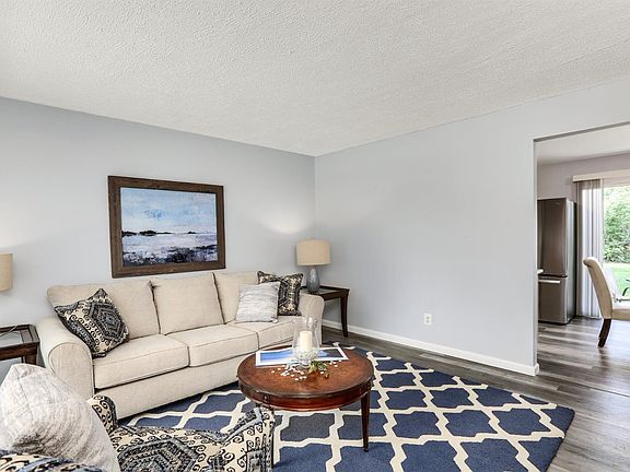 5th image of 561 Onandaga Ave