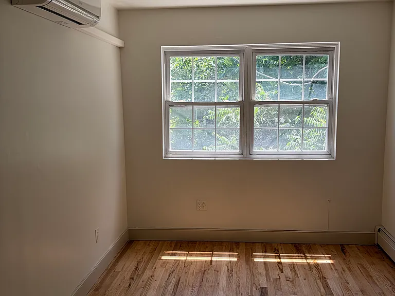 322 Hart St #2 — Photo 6