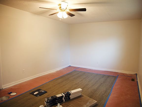 3rd image of 2720 Lilac Dr NW