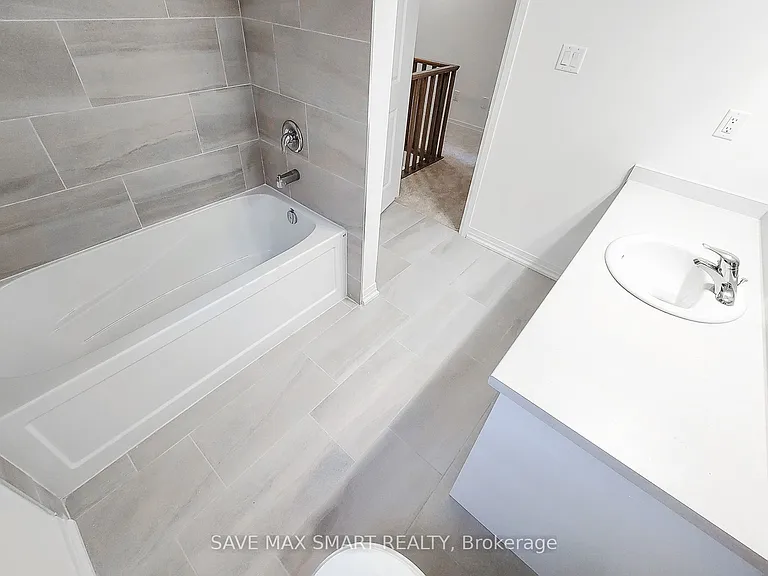 34 Dennis Ave N — Photo 27