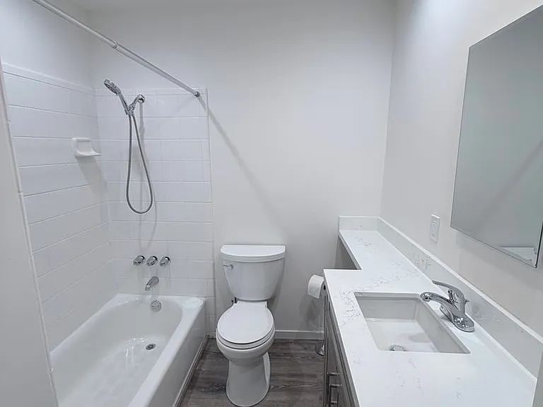 910 York St — Photo 4