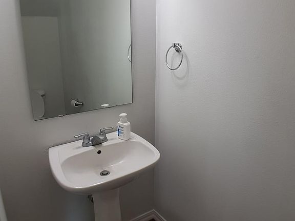 5th image of 4324 Freemont St NE