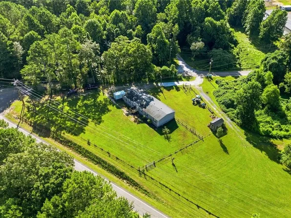 945 Cape Trl, Talking Rock, GA 30175