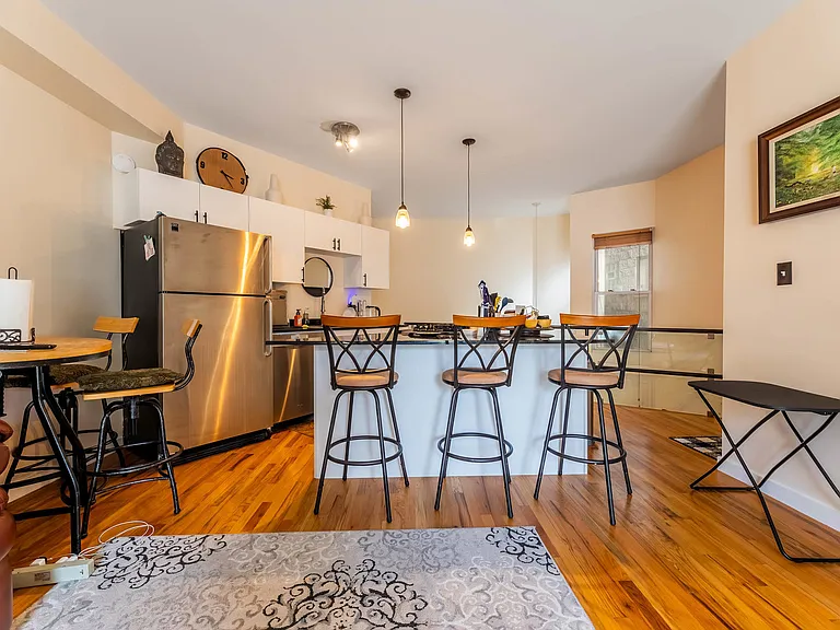 1060 N Hermitage Ave #3 — Photo 3
