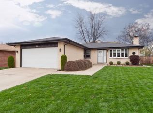 964 Dearborn Cir, Carol Stream, IL 60188