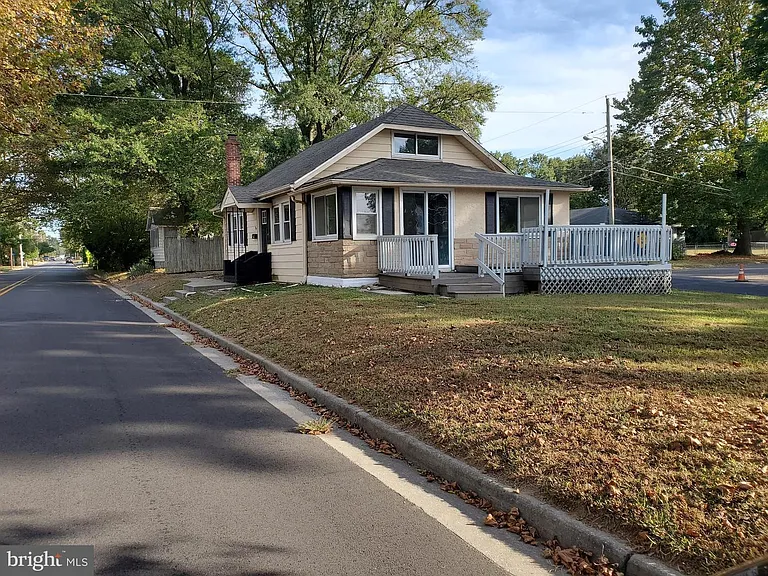 95 Highland Ave — Photo 2