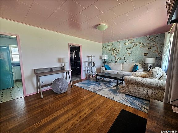 4th image of 421 3rd STREET E