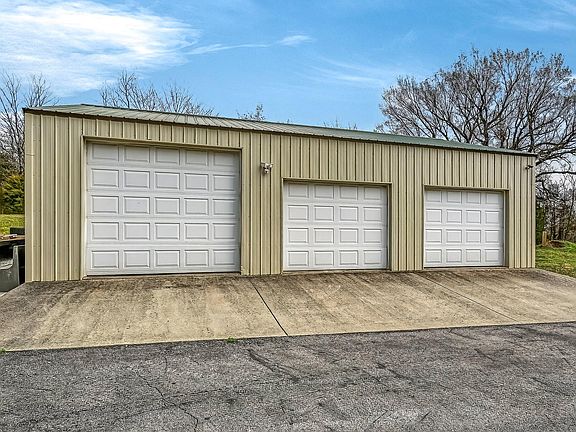 3rd image of 1519 E 515th Road