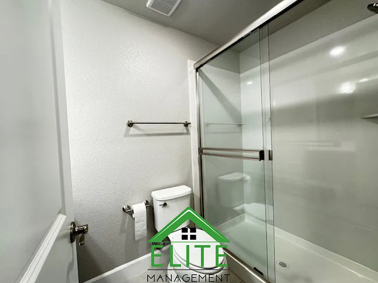 3008 Vaughn Way — Photo 23
