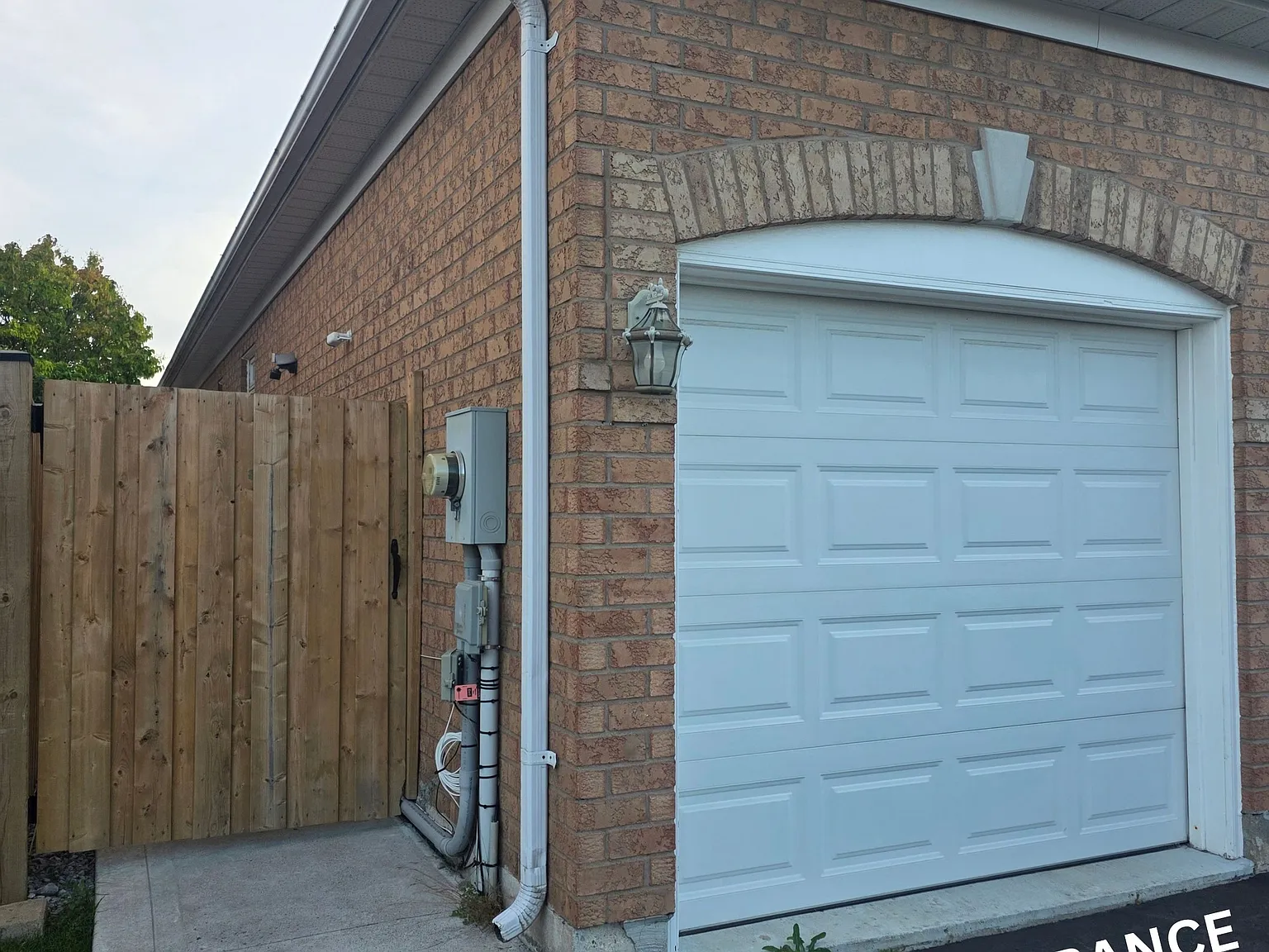 3 bed, $2,200 — Photo 3