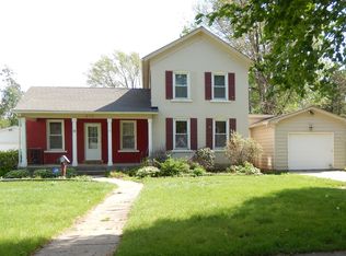 416 Oak St, Lena, IL 61048