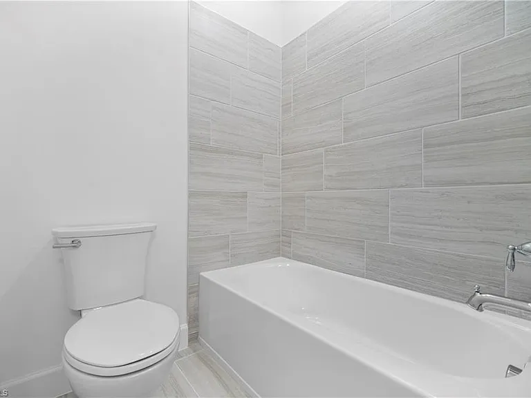 4246 Sonoma Oaks Cir — Photo 23