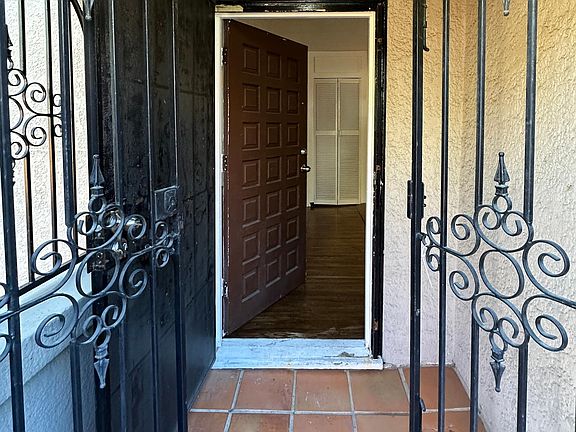 3rd image of 3230 Descanso Dr
