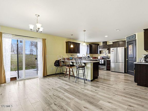 3rd image of 1191 Nelson Rd