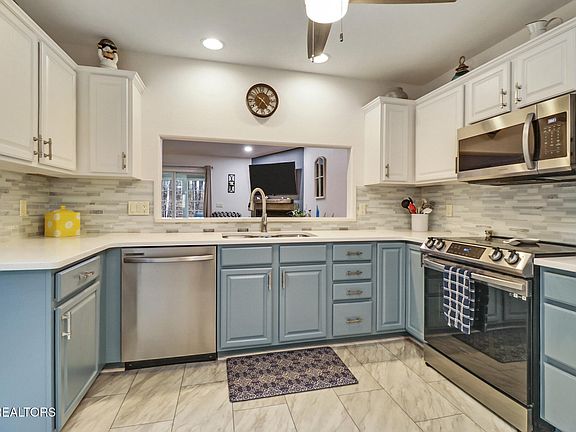 2nd image of 313 Lake Catherine Cir