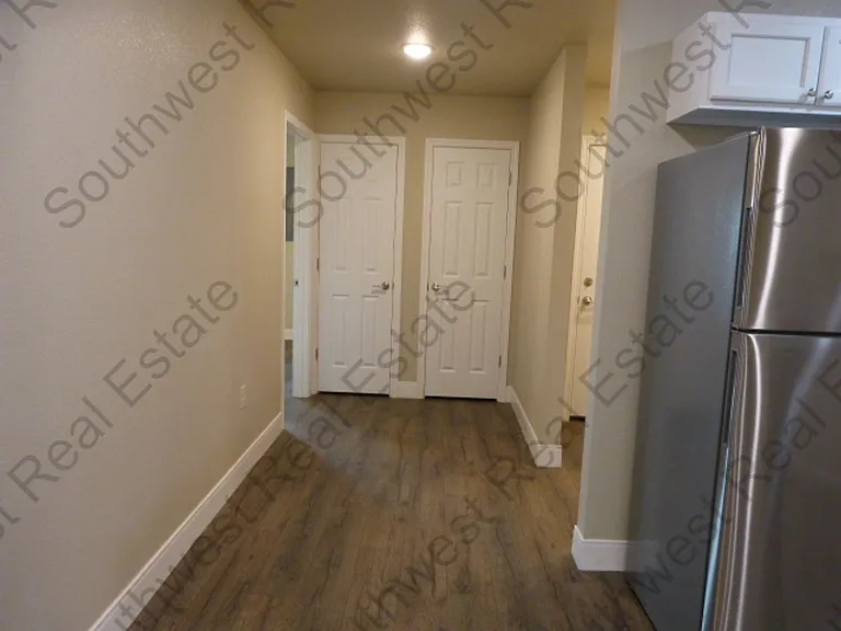 1305 Mission Dr. — Photo 8