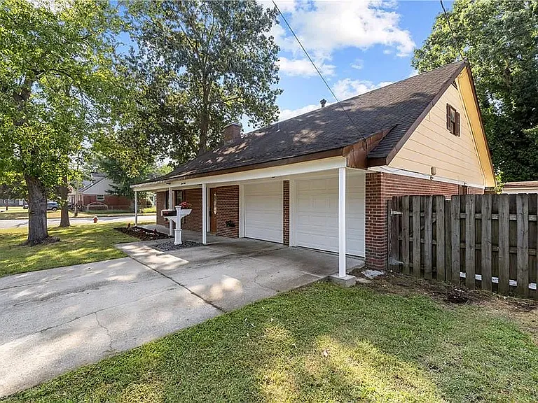 740 Mayland Dr — Photo 1