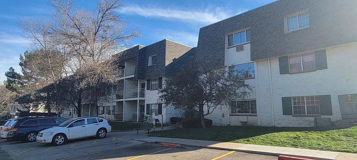 Building Photo - 5770 E Warren Ave #C114
