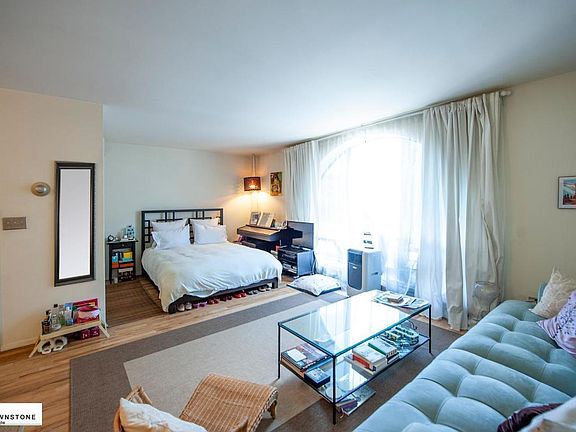 2nd image of 219 Columbia St #2