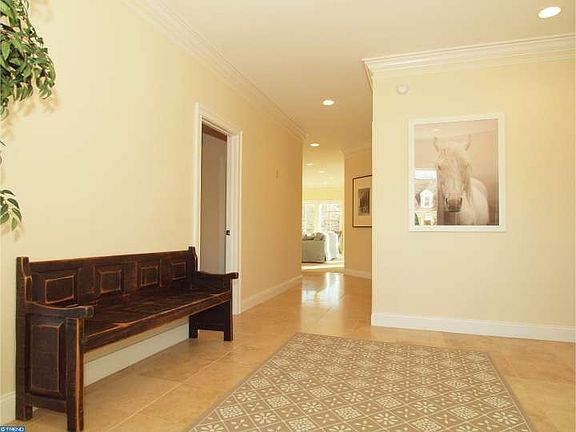 5th image of 227 Lake Dr