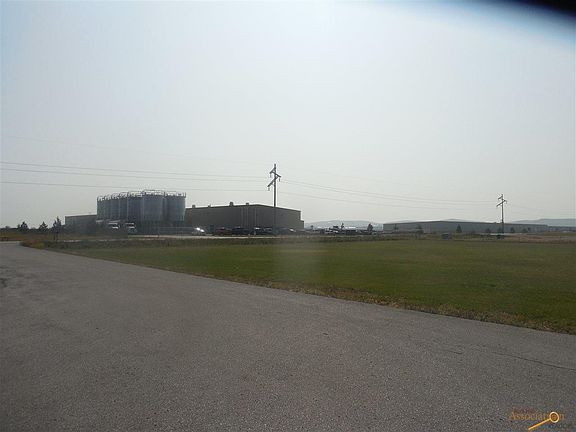 3rd image of 3775 Dyess Ave
