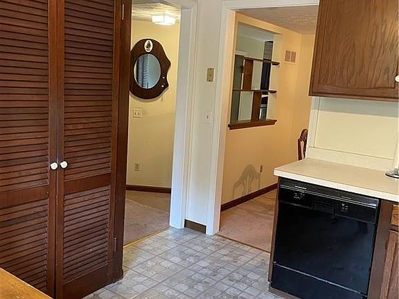 2nd image of 41 Woodridge Trl