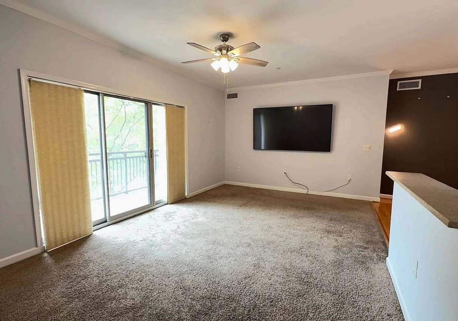 Charming 2-Bedroom Condo in Port Warwick — Photo 4