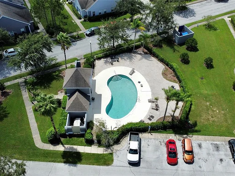 2074 Island Walk Dr — Photo 2