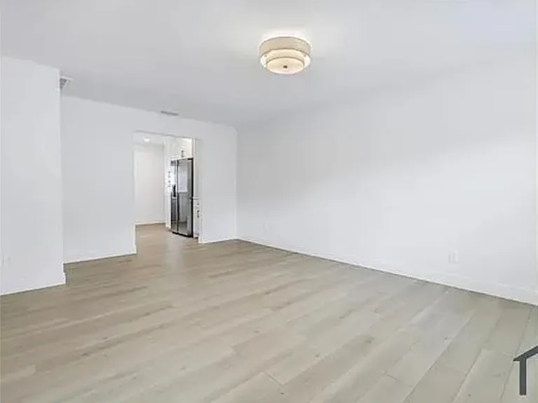 3009 W Binnicker Ave — Photo 4