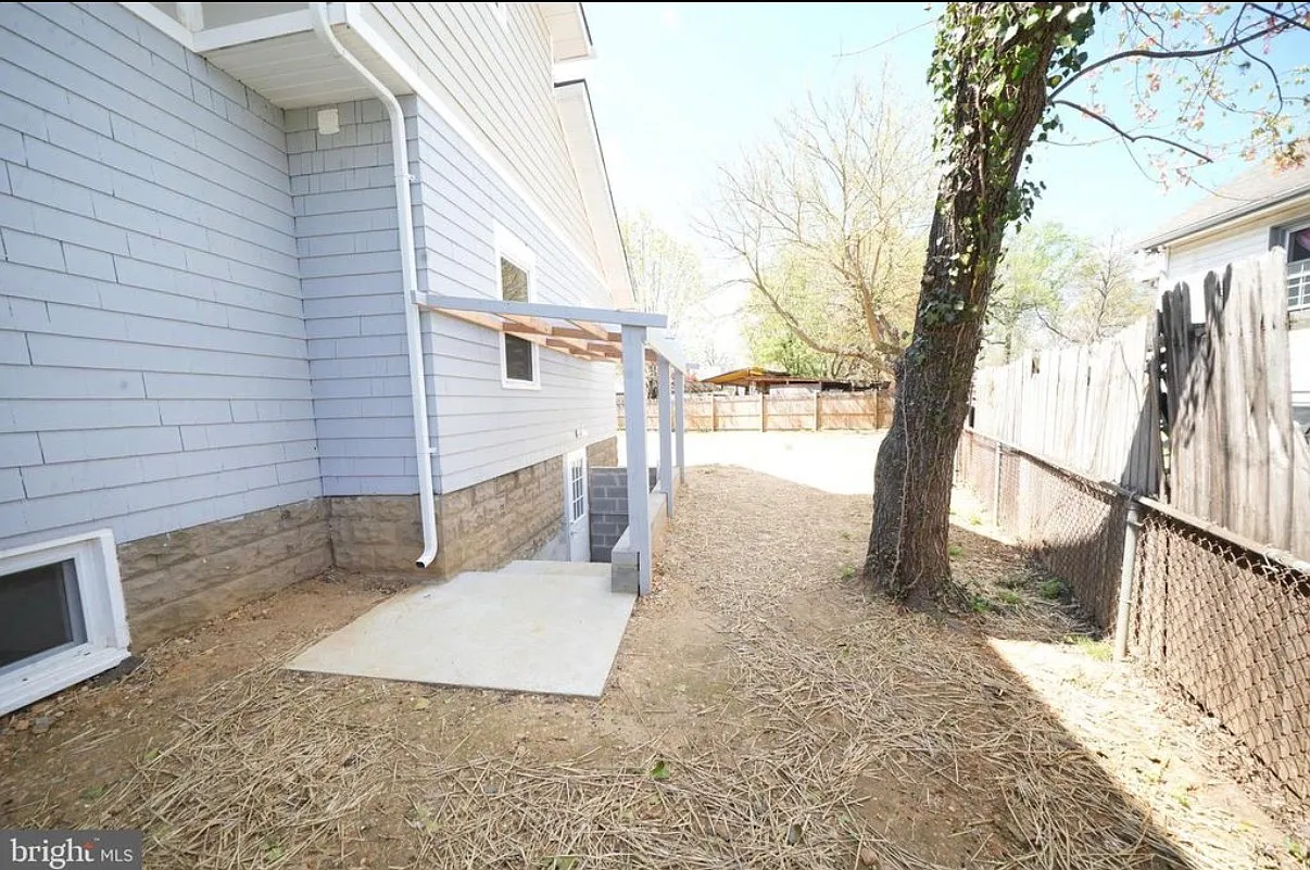 2 bed, 1000 sqft, $1,750 — Photo 4