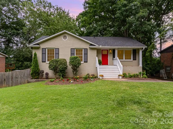 6935 Woodstock Dr, Charlotte, NC 28210