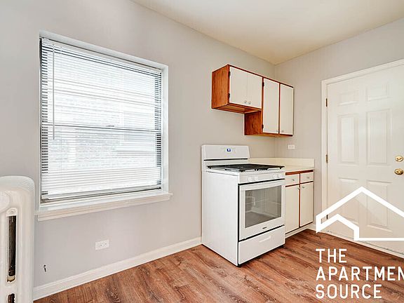 3rd image of 5744 N Winthrop Ave #302