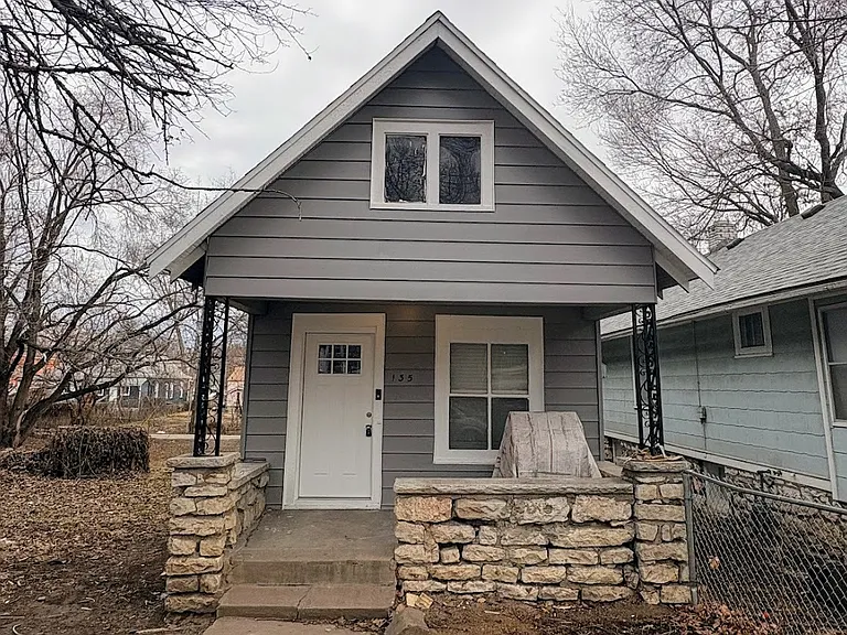 135 Lawndale Ave — Photo 1