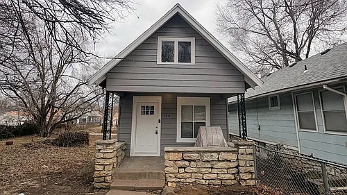 135 Lawndale Ave Photo 1