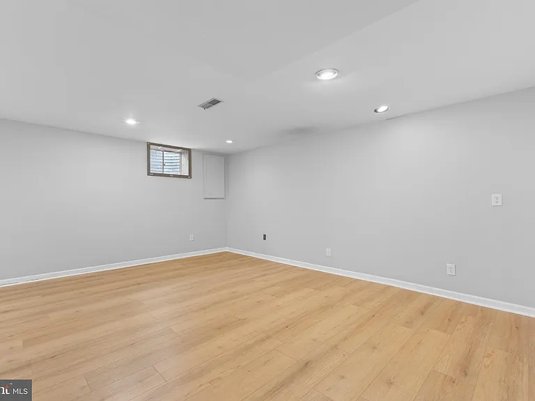 2813 Cambridge Dr — Photo 15