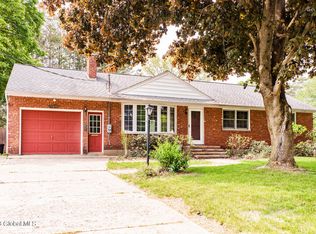 8 Lillian Dr, Glenville, NY 12302