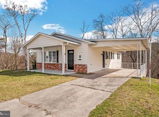 5 Grove Cir, Hancock, MD 21750