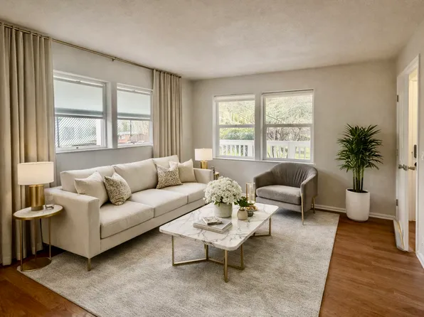 5834 32nd Ave S, Seattle, WA 98118