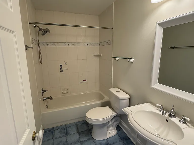 11238 Lake Shore Ct — Photo 8