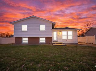 867 Harris Dr, Bolingbrook, IL 60440