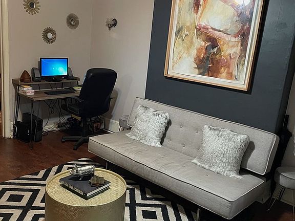 5th image of 629 Catharine St APT 1F