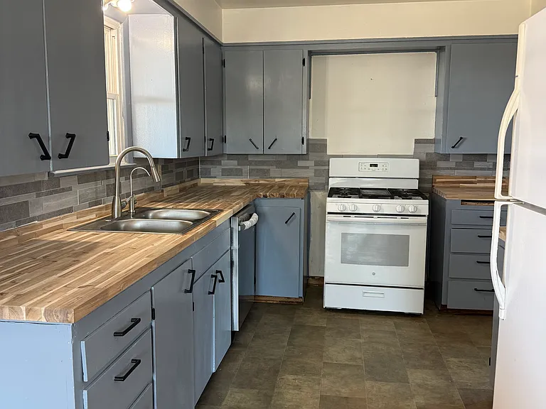 1501 E Everglade Ave — Photo 3
